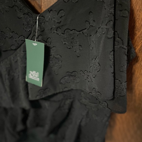 This dress is gorgeous! NWT size M ruffled layered dress - Picture 3 of 8